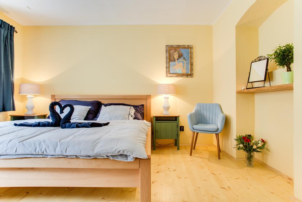 Amazing 5 Bedroom House Krumlov 82 - 4 Min Walk To Main Square Чески-Крумлов Экстерьер фото