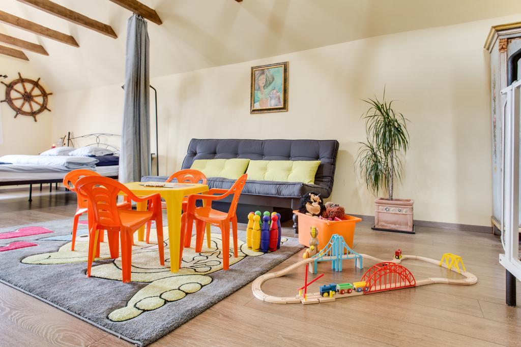 Amazing 5 Bedroom House Krumlov 82 - 4 Min Walk To Main Square Чески-Крумлов Экстерьер фото