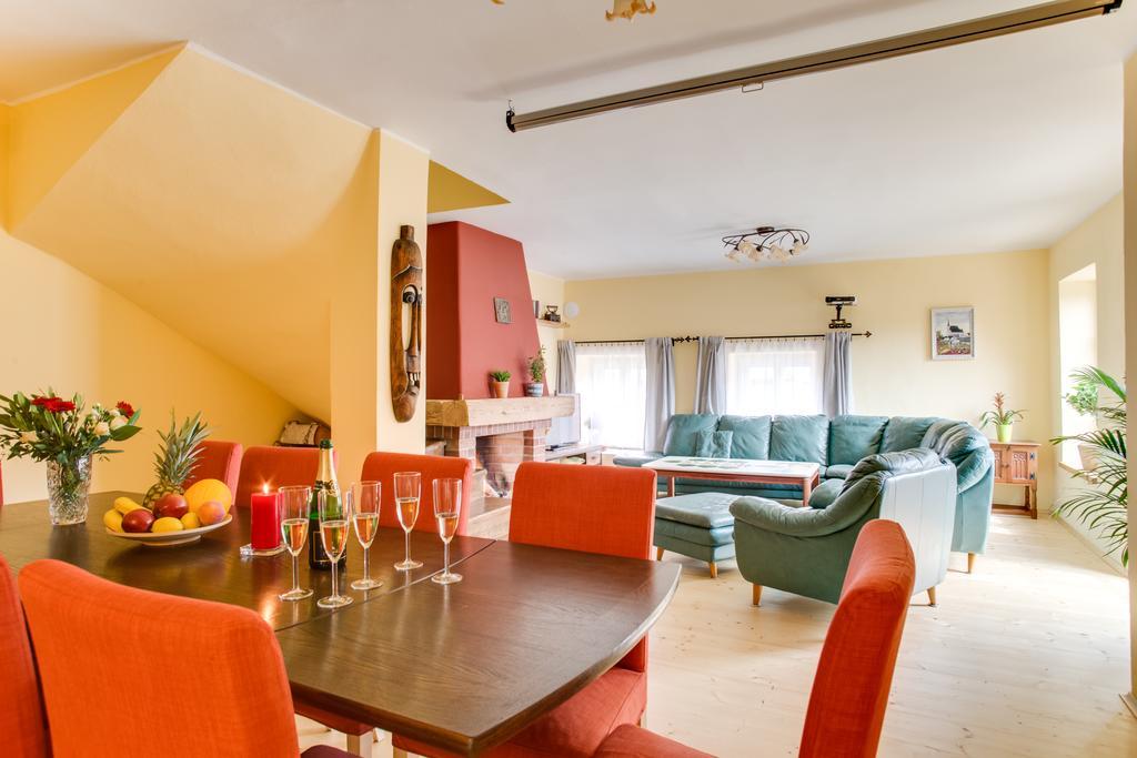 Amazing 5 Bedroom House Krumlov 82 - 4 Min Walk To Main Square Чески-Крумлов Экстерьер фото
